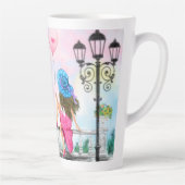 Frau in Paris Latte Tasse Eiffelturm Geschenk (Rechts)