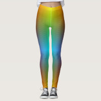 Frau in Regenbogen-Verlauffleggings mit einem deze