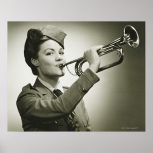 Frau in Soldier Uniform Poster