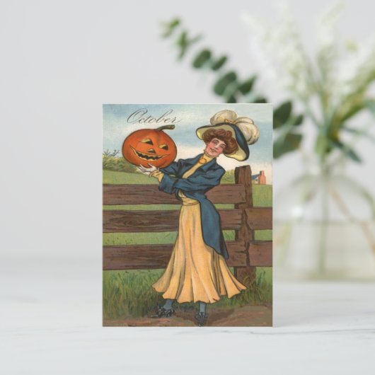 Frau lächelt Jack O' Lantern Pumpkin Farm Postkarte (Stehend Vorderseite)