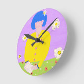 Frau lesend im Garten Runde Wanduhr (Winkel)