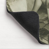 Frau liest Zeitschrift Mousepad (Ecke)