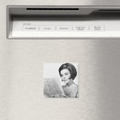 Frau liest Zeitung Magnet (In Situ (Geschirrspüler))