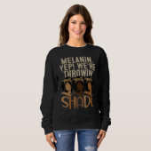 Frau Melanin Wir werfen Shade Black Pride Af Sweatshirt (Vorne ganz)