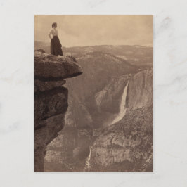 Frau mit Blick auf die Fälle von Yosemite Postkarte