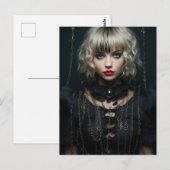 Frau mit blonden schwarzen Kleid und Ketten Postkarte (Vorne/Hinten)