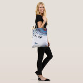 Frau mit Blue Peacock Feather Stilftiger Tote Bag Tasche (Am Model)