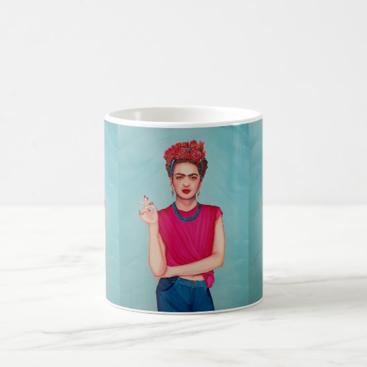 Frau mit Blume im Haar Kaffeetasse (Mittel)