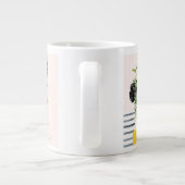Frau mit Blume Jumbo-Tasse (Rückseite)