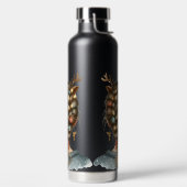 FRAU MIT BUNTEN WEIHNACHTSLICHTERN IM HAAR TRINKFLASCHE (links)