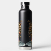 FRAU MIT BUNTEN WEIHNACHTSLICHTERN IM HAAR TRINKFLASCHE (Rechts)