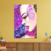 Frau mit Butterfly-Leinwand Leinwanddruck (Insitu (Wohnzimmer))