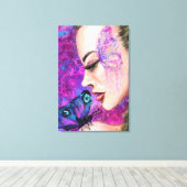 Frau mit Butterfly-Leinwand Leinwanddruck (Insitu (Holzboden))