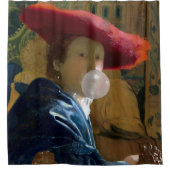 Frau mit einem roten Hut, der ein Kaugummi bläst Duschvorhang (Vorderseite)