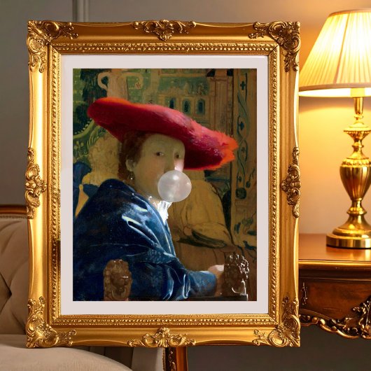 Frau mit einem roten Hut, der ein Kaugummi bläst Poster