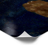 Frau mit einem roten Hut, der ein Kaugummi bläst Poster (Ecke)