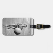 Frau mit einem Wasserball Gepäckanhänger (Vorderseite horizontal)