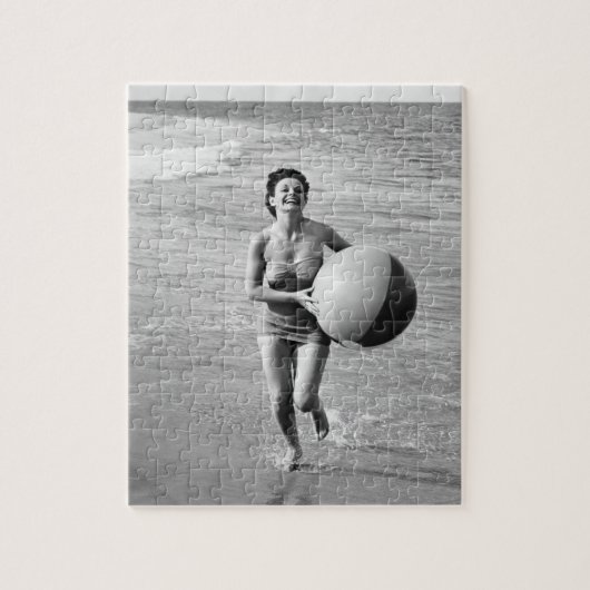 Frau mit einem Wasserball Puzzle (Vertikal)