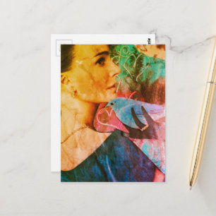 Frau mit einer blauen Vogelsurrealen Collage Postkarte