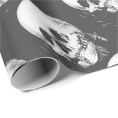 Frau mit Halloween-Reflektion im Spiegel Geschenkpapier (Rolleneckpunkt)