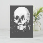 Frau mit Halloween-Reflektion im Spiegel Karte (Stehend Vorderseite)