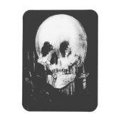 Frau mit Halloween-Reflektion im Spiegel Magnet (Vertikal)