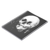 Frau mit Halloween-Reflektion im Spiegel Notizblock (Linke Seite)