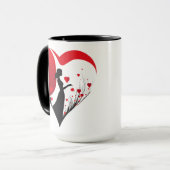 Frau mit Herz in der roten und schwarzen Tasse (Vorderseite Links)