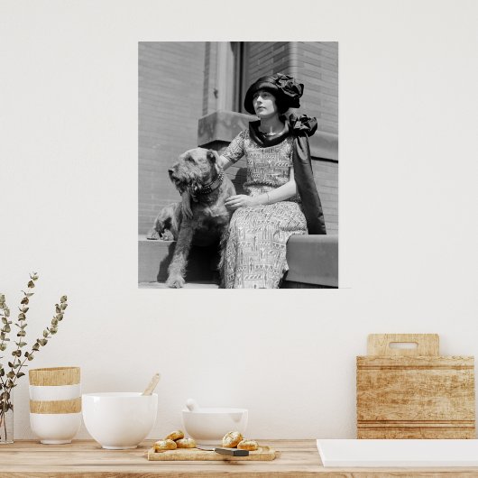 Frau mit Hund, 1920er Poster (Küche)