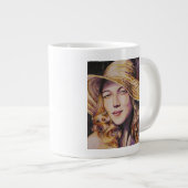 Frau mit Hut Jumbo-Tasse (Vorderseite Rechts)