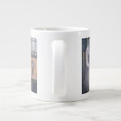 Frau mit kleiner Schale 2007 Jumbo-Tasse (Rückseite)