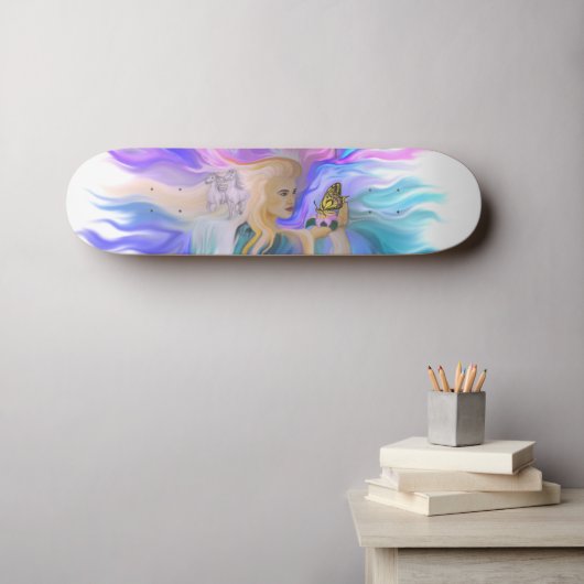 Frau mit Pferd und Schmetterling Skateboard (Wandkunst (Horz))