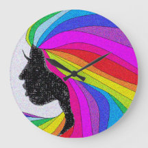 Frau mit Rainbow-Haarband-Uhr