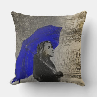 Frau mit Regenschirm im Regen Kissen