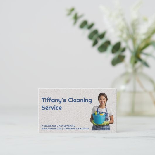 Frau mit Reinigungsprodukten Visitenkarte (Stehend Vorderseite)