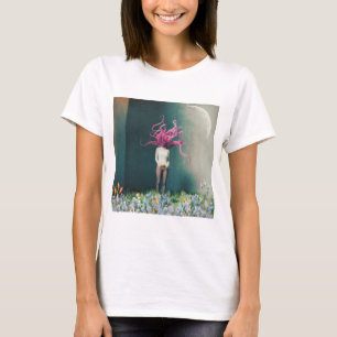 Frau mit rosa Flamingo-Haar in einer träumerischen T-Shirt