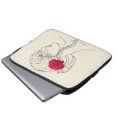 Frau mit Rote Rose auf dem Haar Laptopschutzhülle (Vorne Knopf)