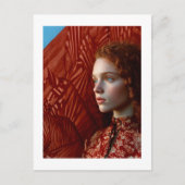 Frau mit rotem Haar durch ein Gemälde roter Pferde Postkarte (Vorderseite)