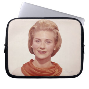 Frau mit Schal Laptopschutzhülle
