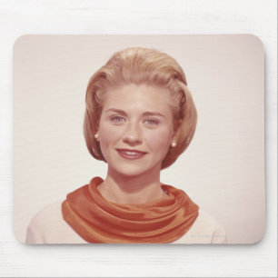Frau mit Schal Mousepad