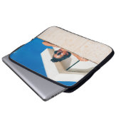 Frau mit schwarzer Sonnenbrille Laptopschutzhülle (Vorne Knopf)