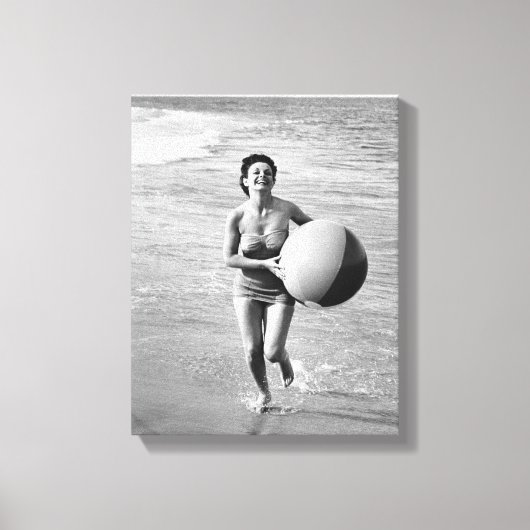 Frau mit Strandball Leinwanddruck (Vorderseite)