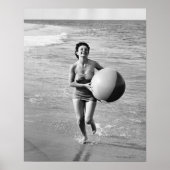 Frau mit Strandball Poster (Vorne)