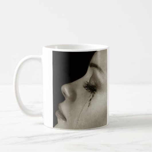 Frau mit Tränen Kaffeetasse (Links)