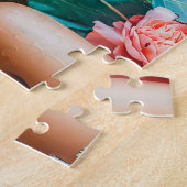 Frau mit Trauben und Blumenarrangement Puzzle (Seite)
