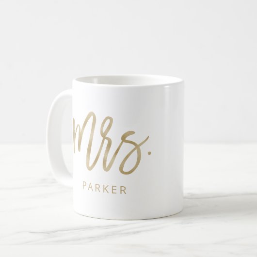 Frau | Modernes Gold-Script und Nachname Kaffeetasse (Vorderseite Links)