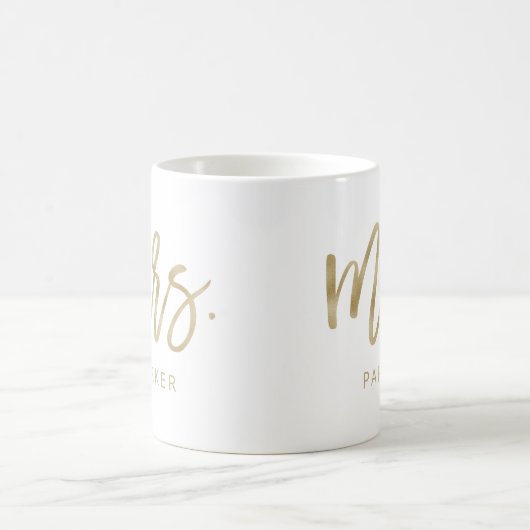 Frau | Modernes Gold-Script und Nachname Kaffeetasse (Mittel)