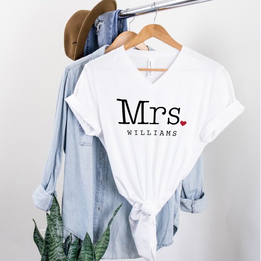 Frau Monogramm Herz Nachname Hochzeit T-Shirt