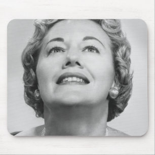 Frau nach oben schauend mousepad