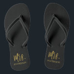 Frau Nachname Flip Flops mit Gold Foil Badesandalen<br><div class="desc">Frau Nachname Flip Flops mit Gold Foil Typografie. Die Flip Flops können mit Mr. Silver Flip Flops gepaart werden.</div>